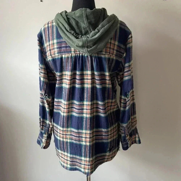 American Eagle | Hooded Long Sleeve Button  Up - Picture 6 of 9